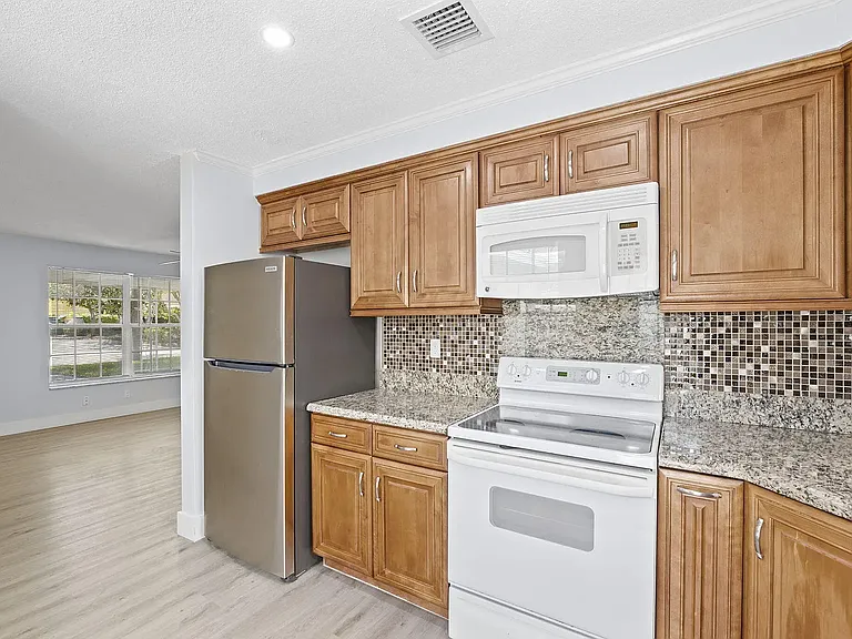 2500 NE 19th Ave #1 — Photo 15