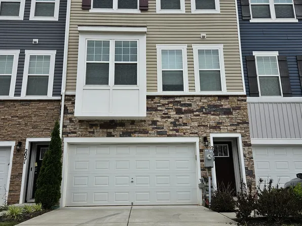 2053 Hinshaw Dr, Odenton, MD 21113