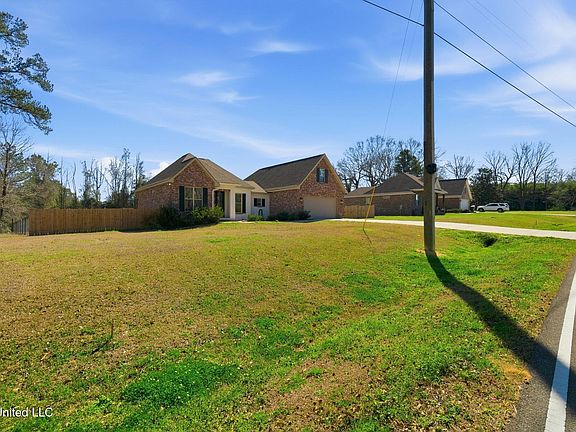 4th image of 210 W Black Creek Rd