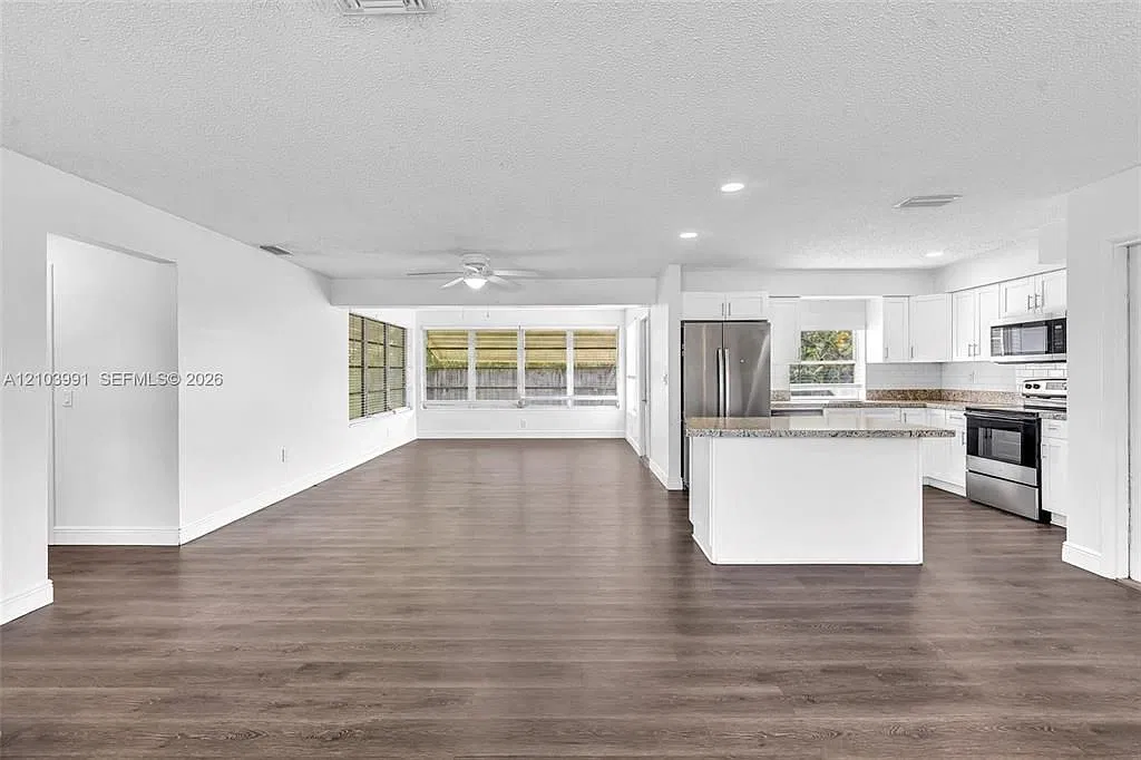 2 bed, 1.0 bath, 1172 sqft, $2,995 — Photo 4