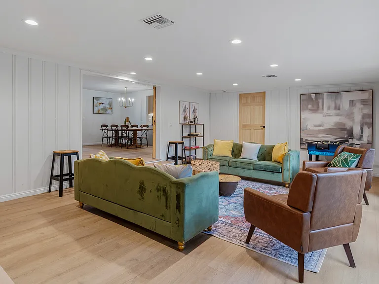 5835 Hillview Park Ave — Photo 25