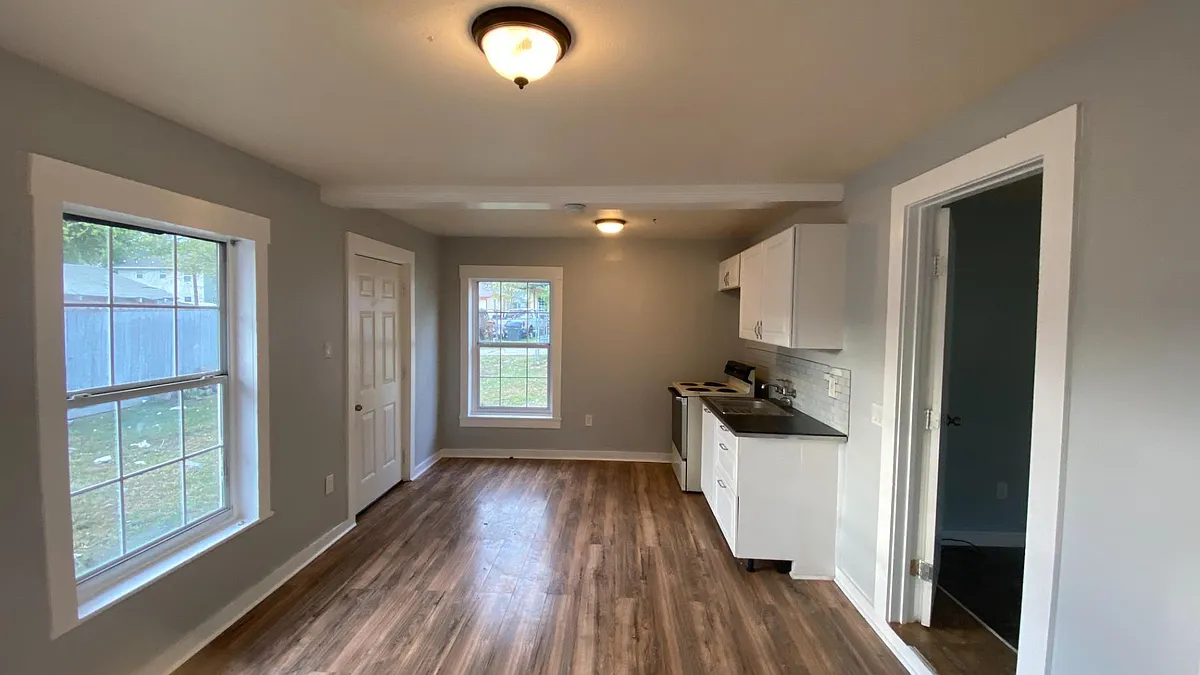 Unit Photo - 433 Kayton Ave #2