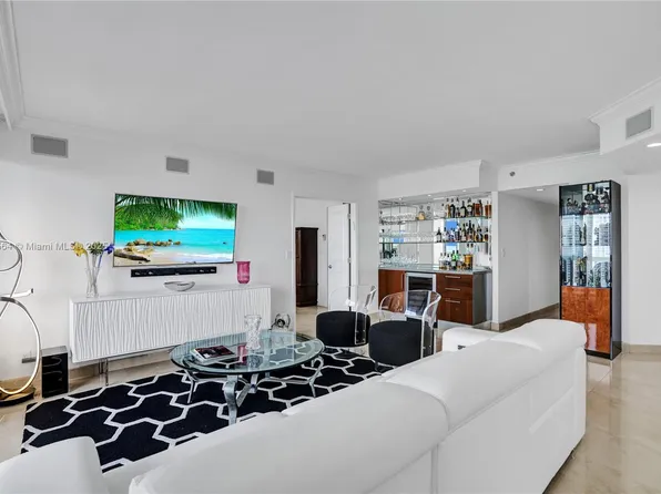 1000 Island Blvd #2107, Aventura, FL 33160
