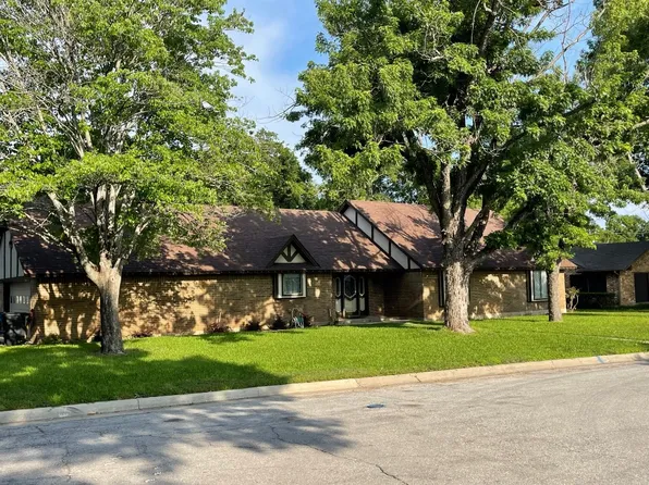 2015 Edgewood Dr, Bridgeport, TX 76426