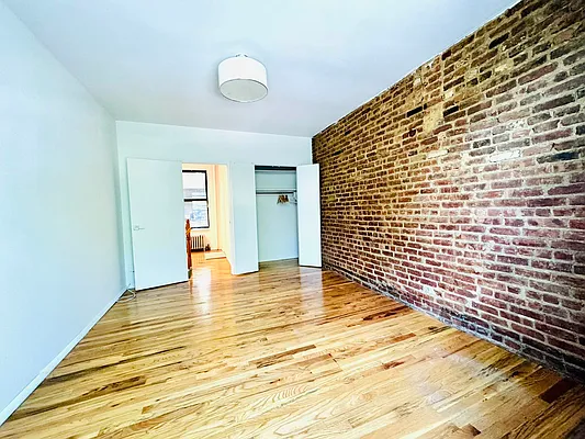 Rented by Metropolitan Property Group | media 11