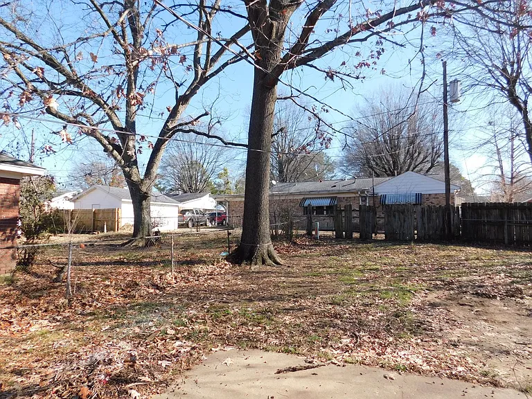 8550 Darlington Cv — Photo 34