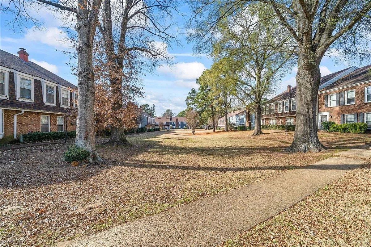 3 bed, 2.5 bath, 1702 sqft, $1,650 — Photo 3