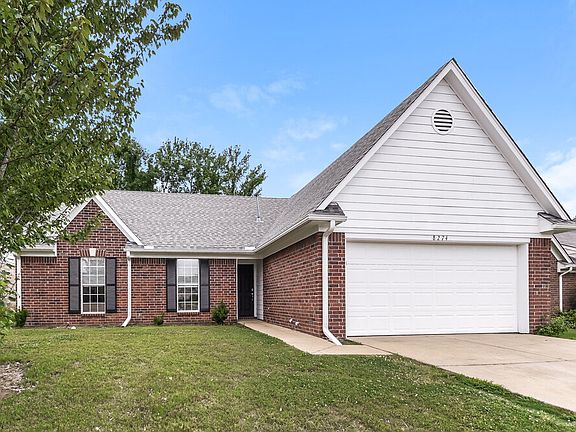 3rd image of 8274 Park Pike Dr