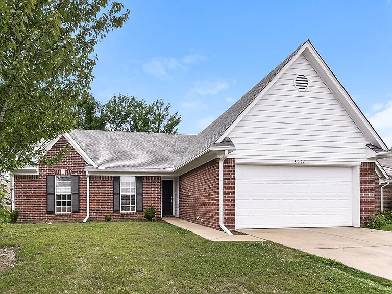 8274 Park Pike Dr — Photo 3
