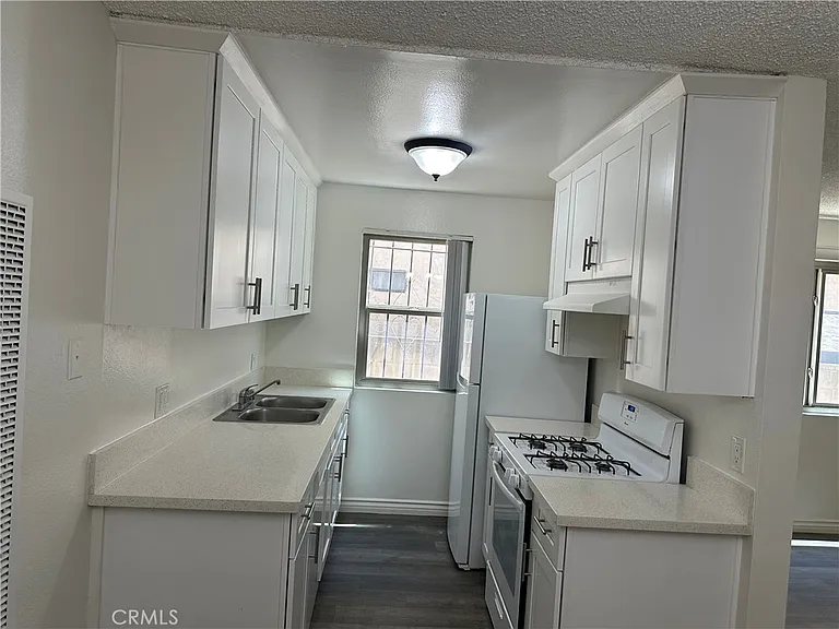 7055 Etiwanda Ave #102 — Photo 6