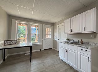 1060 Chicopee St APT 1L, Chicopee, MA 01013