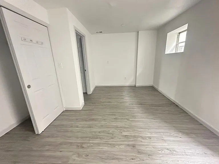 915 Washington Av — Photo 4
