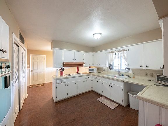 5th image of 1309 Redbud Ave