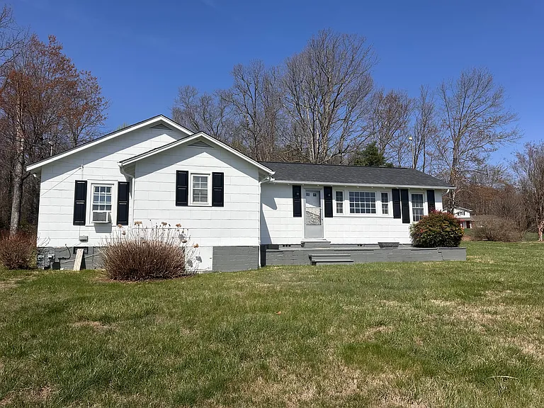 2976 Rock Creek Rd — Photo 1