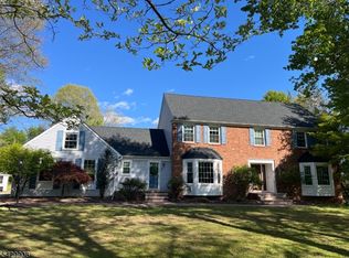 6 Windsor Ct, Clinton Twp., NJ 08801