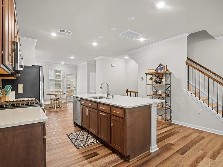 728 Cormiche Ln — Photo 10
