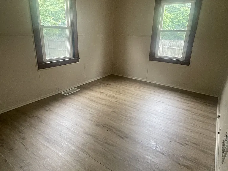 155-157 E Judson Ave — Photo 18