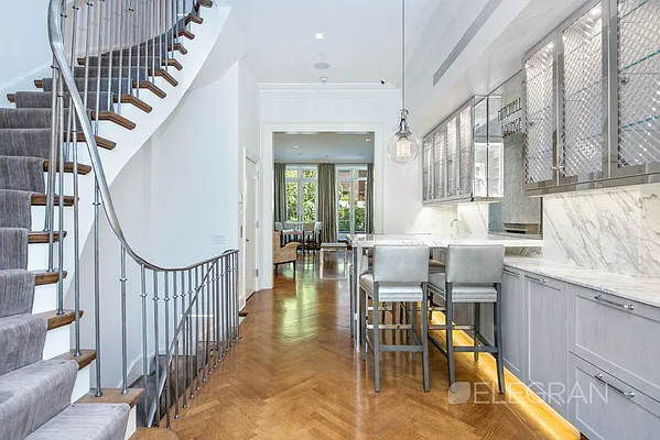 Sold by (Legacy) Elegran | media 22