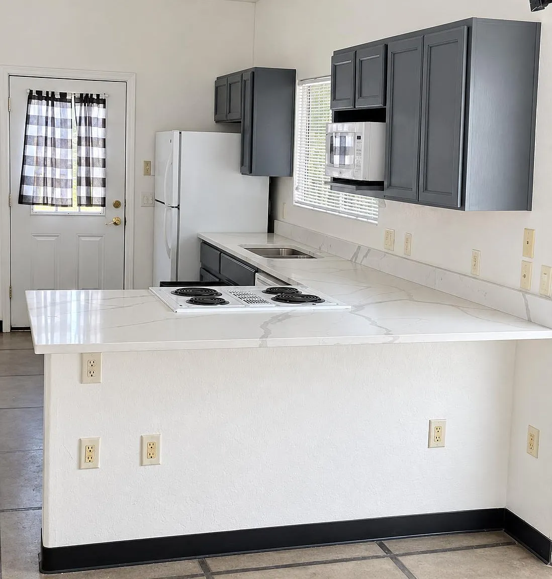 4 bed, 1700 sqft, $1,900 — Photo 4