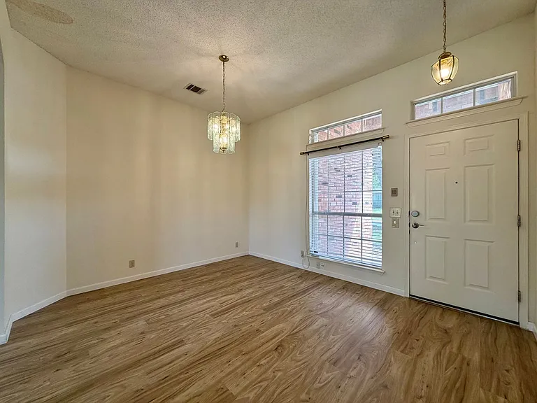 2200 Emmett Pkwy — Photo 3