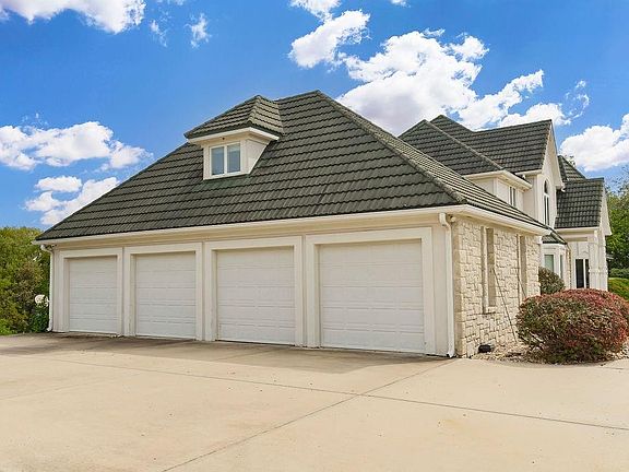5th image of 5033 Lewis Dr