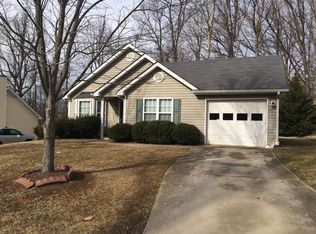 726 Foxridge Rd, Greensboro, NC 27406