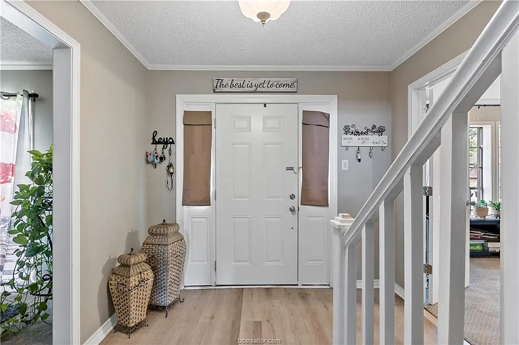 4 bed, 2.5 bath, 2578 sqft, $2,300 — Photo 4