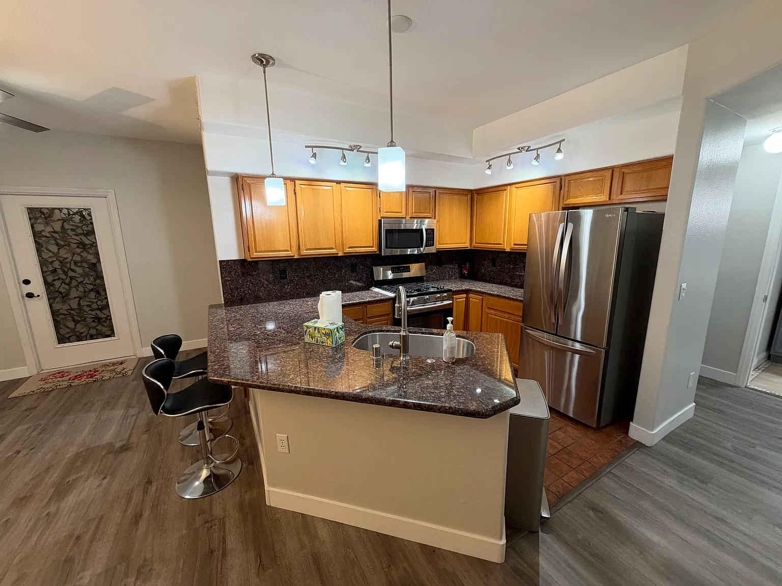 2 bed, 1149 sqft, $1,600 — Photo 2