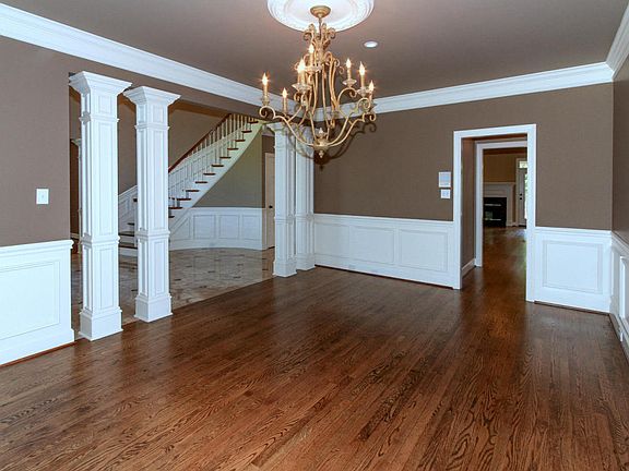 4th image of 1402 Lismore Ln