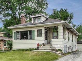 195 Ridgewood Rd, Riverside, IL 60546