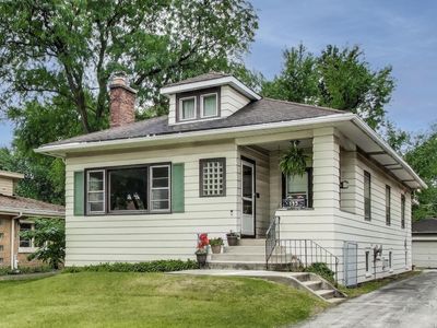 195 Ridgewood Rd, Riverside, IL, 60546