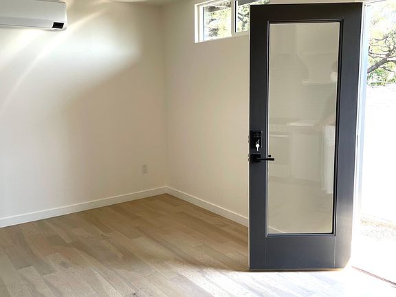 5th image of 423 E Mendocino St