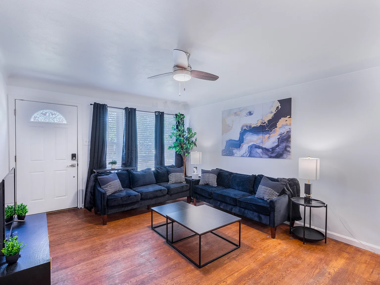 3 bed, 1176 sqft, $3,500 — Photo 4