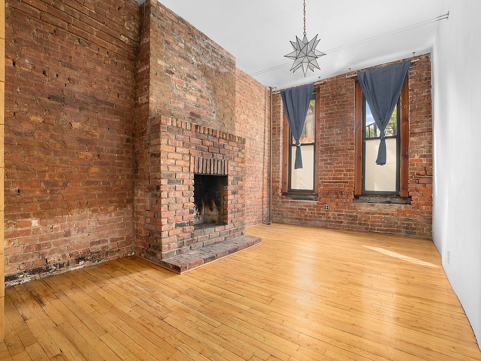 1st image of 26 Cornelia St APT 4
