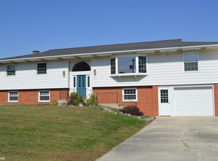 226 E 6th St, Kanawha, IA 50447