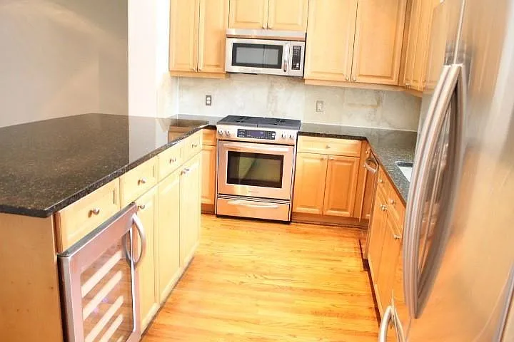 4230 Travis St #8 — Photo 11