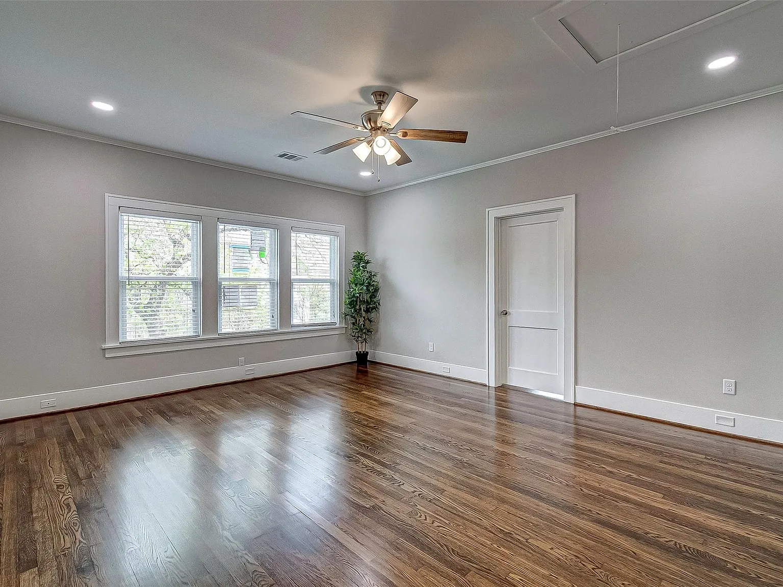 3 bed, 2.0 bath, 1492 sqft, $2,600 — Photo 3
