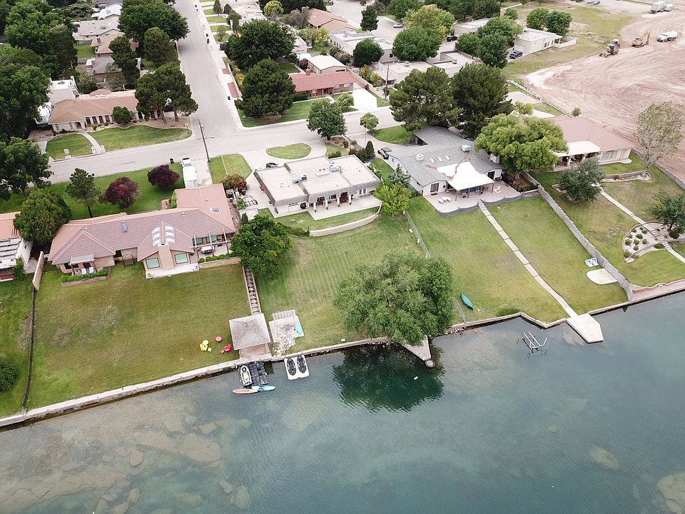 2nd image of 1608 W Riverside Dr