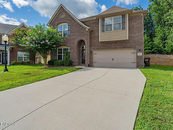 3rd image of 3447 Greentree Ln
