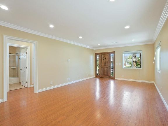 2nd image of 1307 N Griffith Park Dr