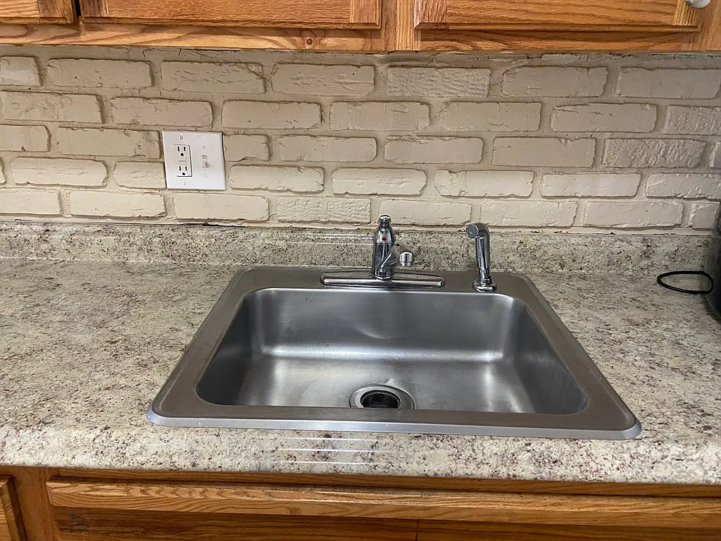 1 bed, 1.0 bath, 555 sqft, $1,750 — Photo 2