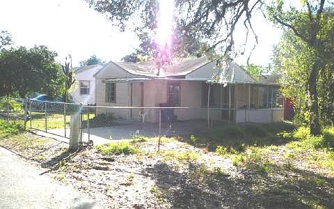 2nd image of 4711 5th St