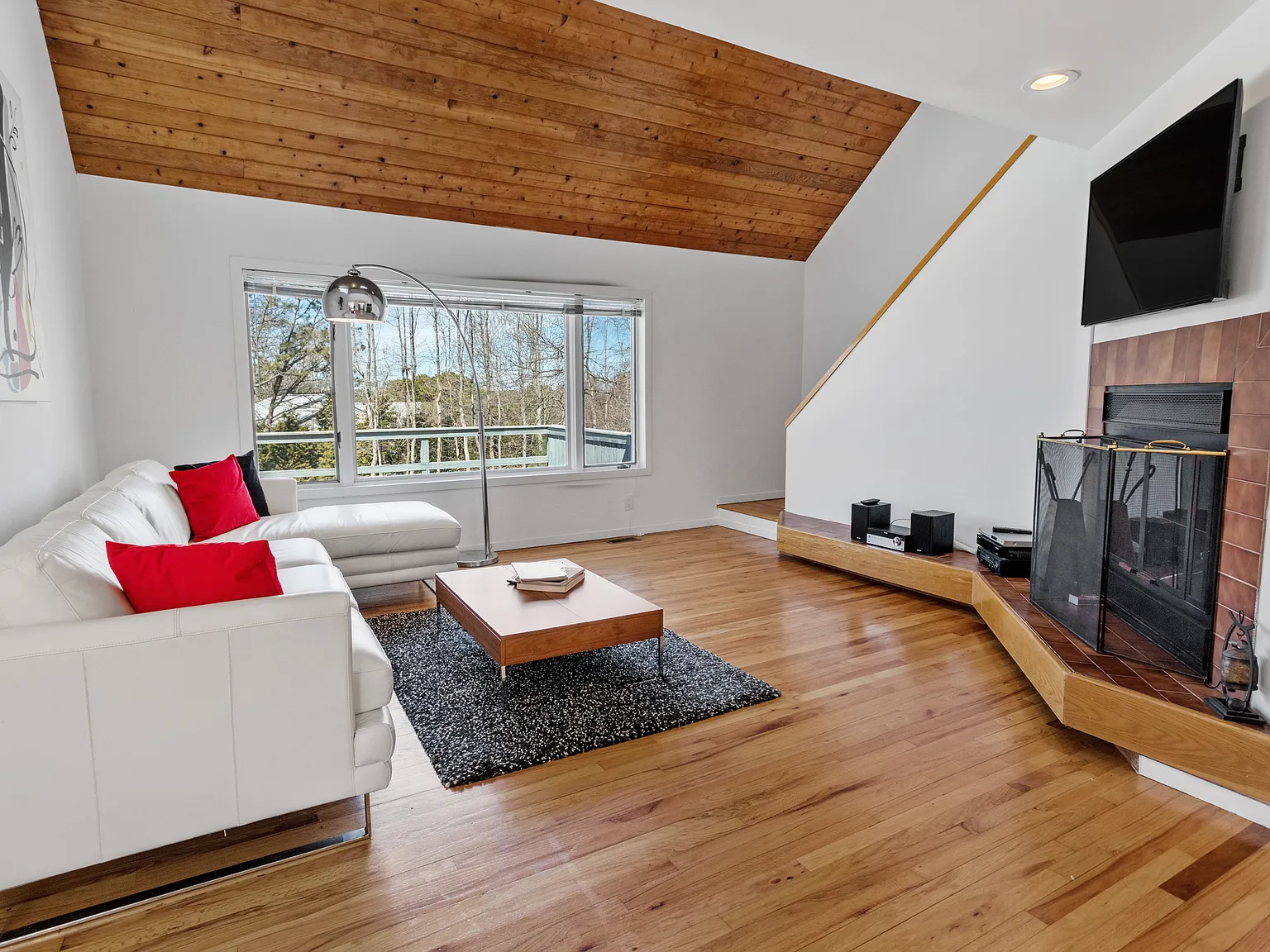 Beautiful Contemporary Shinnecock Hills Rental — Photo 4