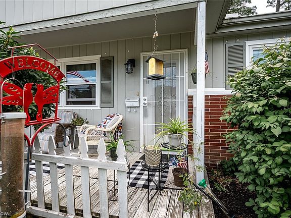 3rd image of 2622 Heather Ln NW