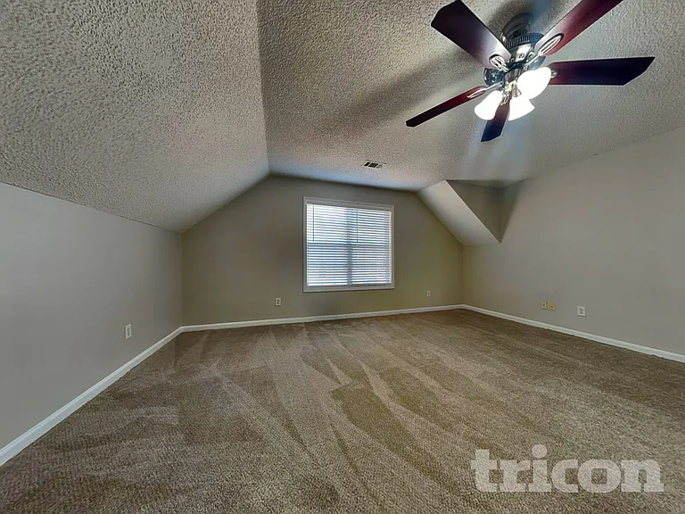 212 Revolutionary Dr — Photo 15
