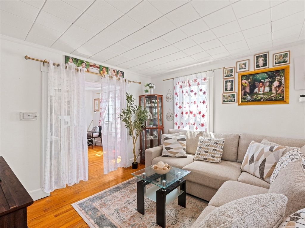 Apartment in Chelsea, Prattville, Suffolk - More