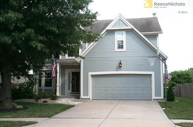 Professionally painted 2-Story home in Oakmont Subdivision. Impeccably maintained. Granite walkway and landscaped yard with in-ground sprinklers.