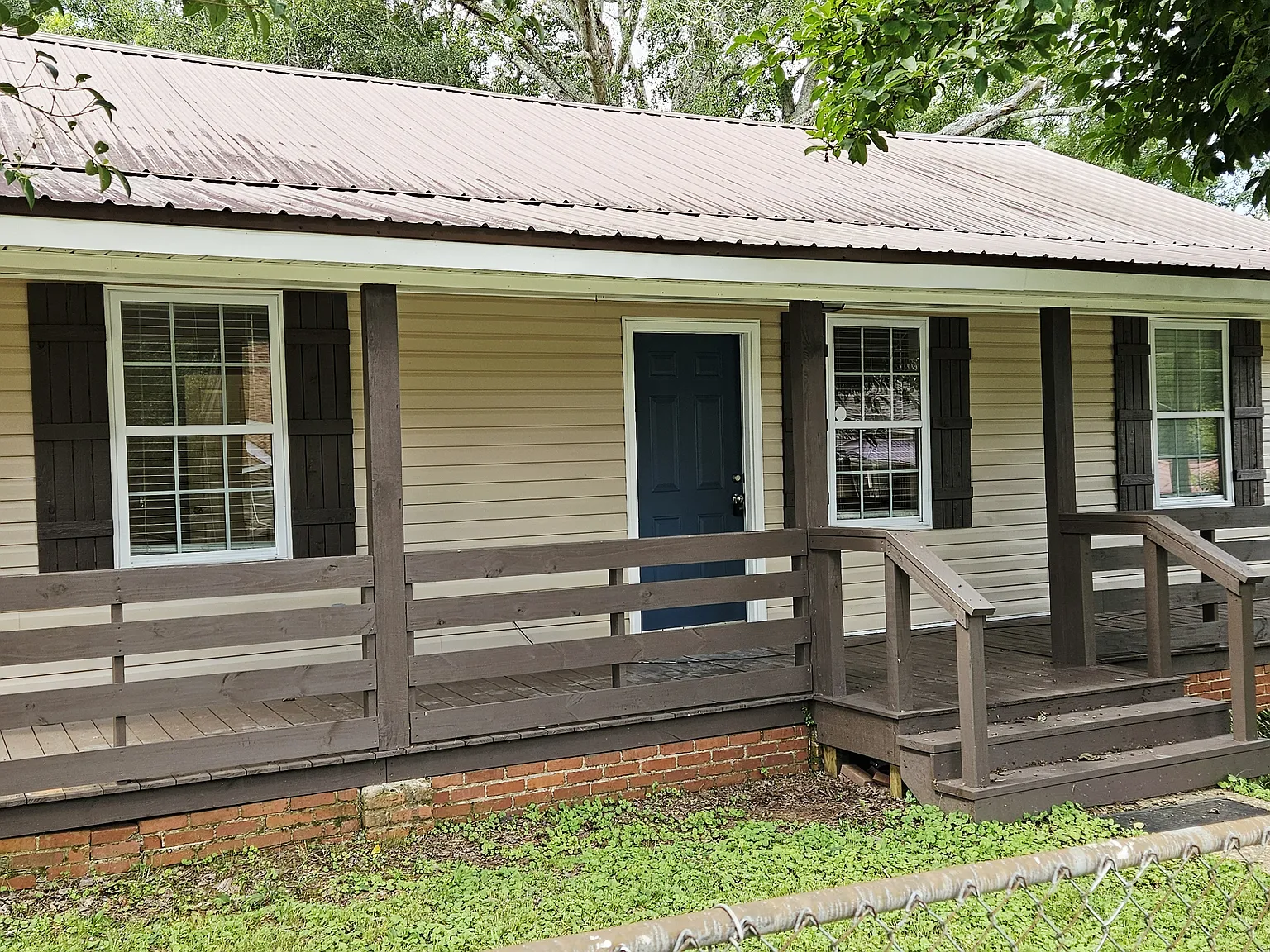 3 bed, 1298 sqft, $1,900 — Photo 1