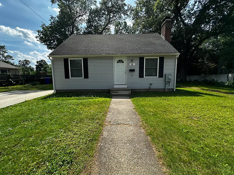84 Ambrose St — Photo 1