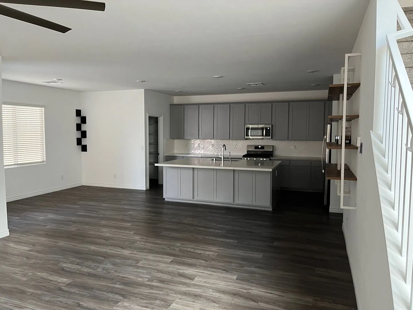 Beautiful New 2 Story home in Gated Aden Square Community — Photo 2
